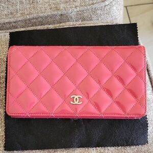 CHANEL Quilted Patent Wallet - Hot Pink with Gold CC